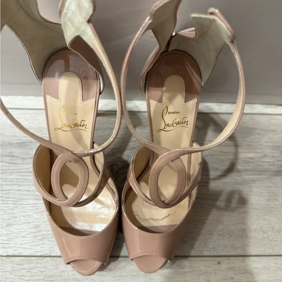 Tan Christian Louboutin size 38 made in Italy - Picture 5 of 5